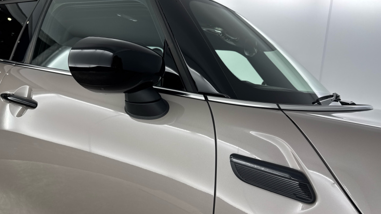 MINI Hatchback 1.5 Cooper Sport 5dr Petrol Hatchback